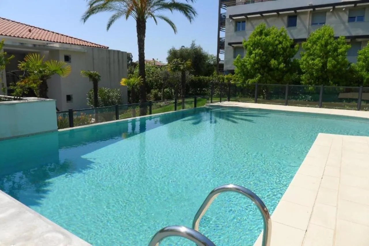 Air Conditioning Studio With Pool St Laurent Du Var سا لُرون دو فار 0*, سا لُرون دو فار فرنسا